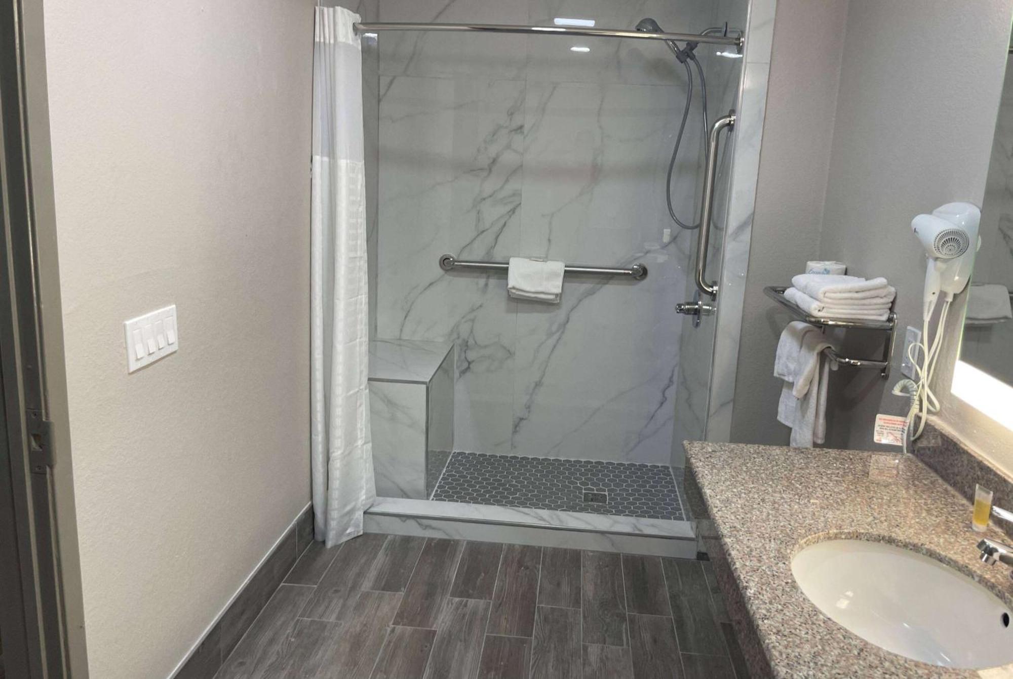 Days Inn By Wyndham New Braunfels Extérieur photo