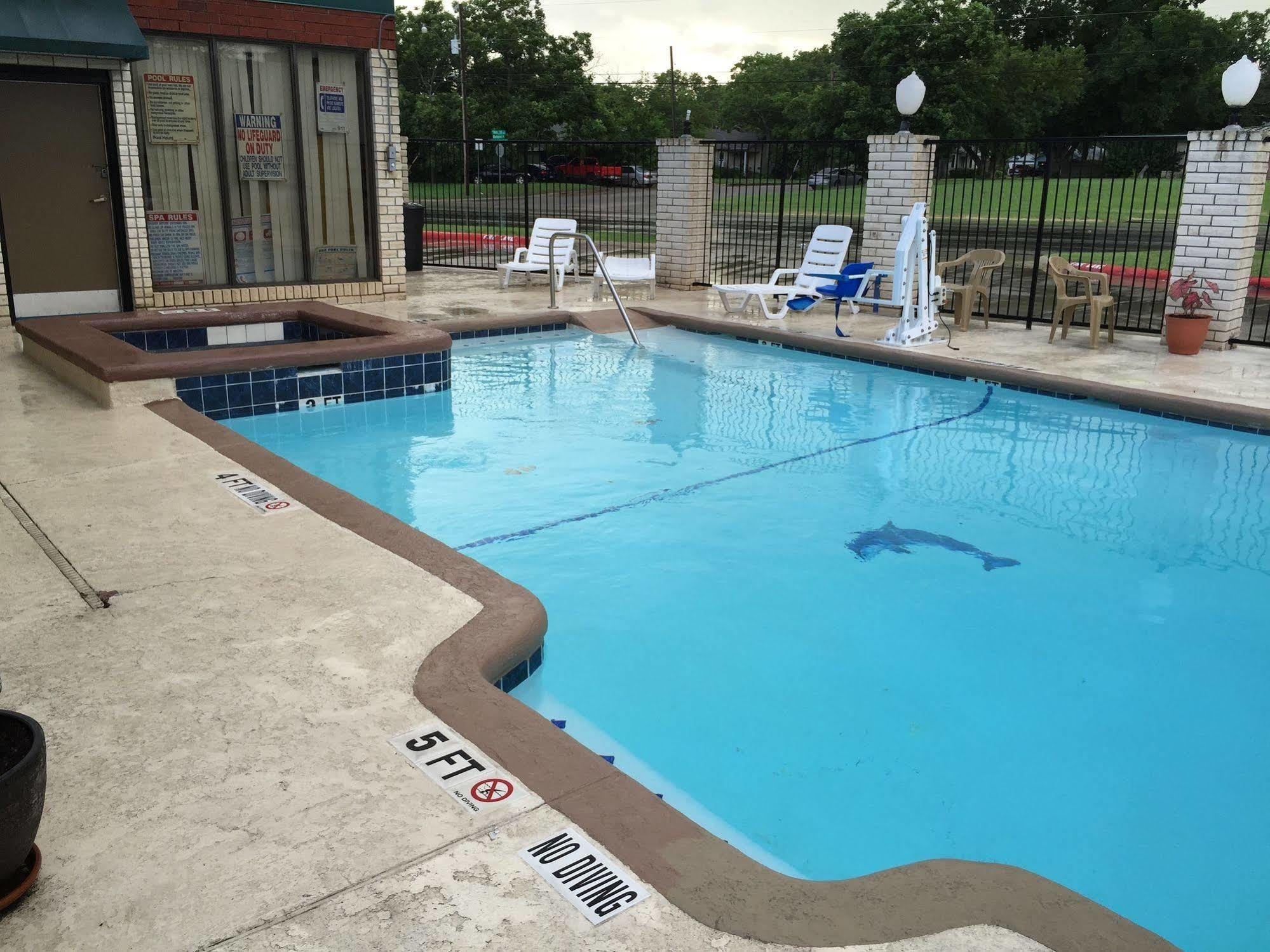Days Inn By Wyndham New Braunfels Extérieur photo