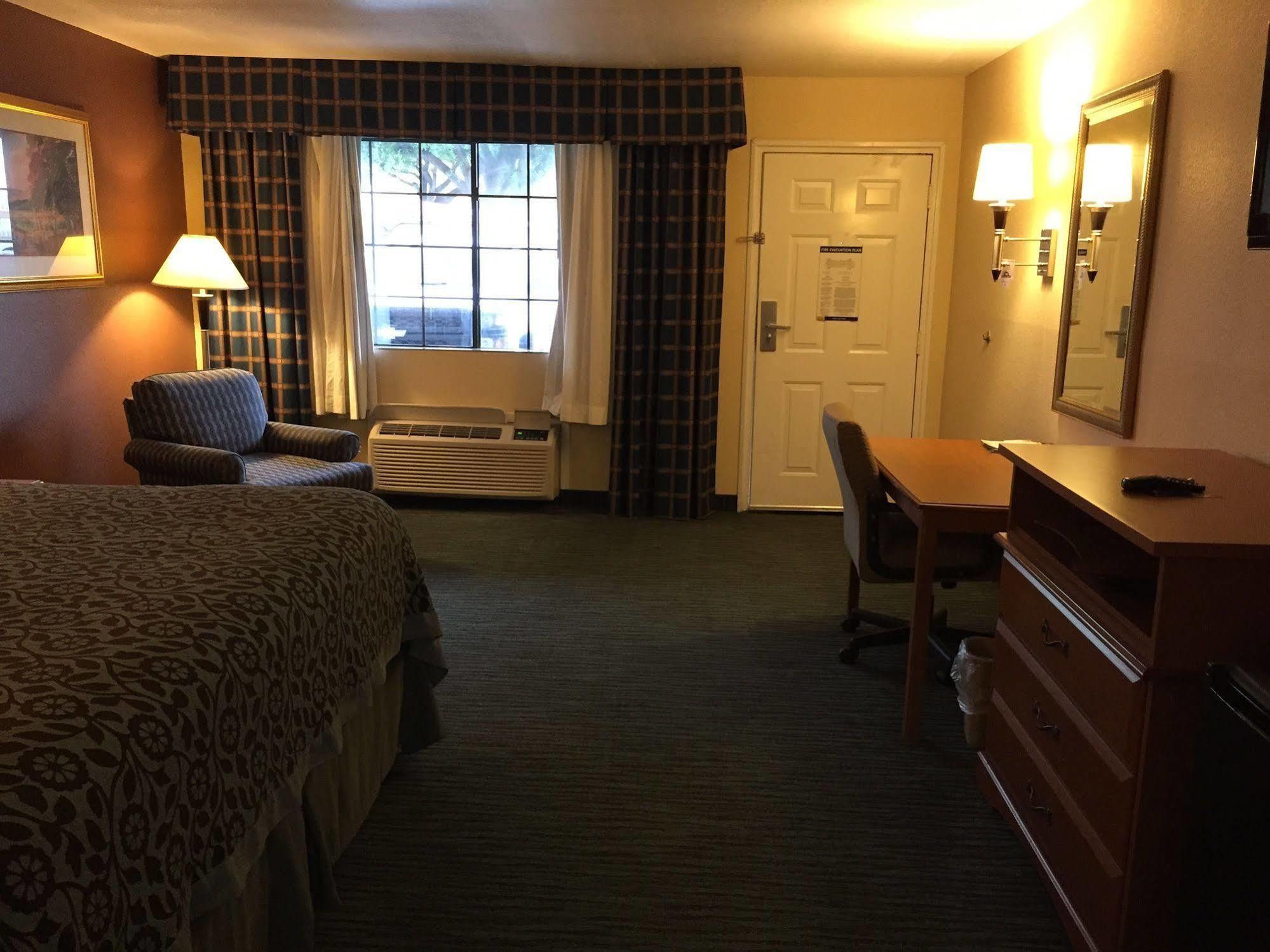Days Inn By Wyndham New Braunfels Extérieur photo